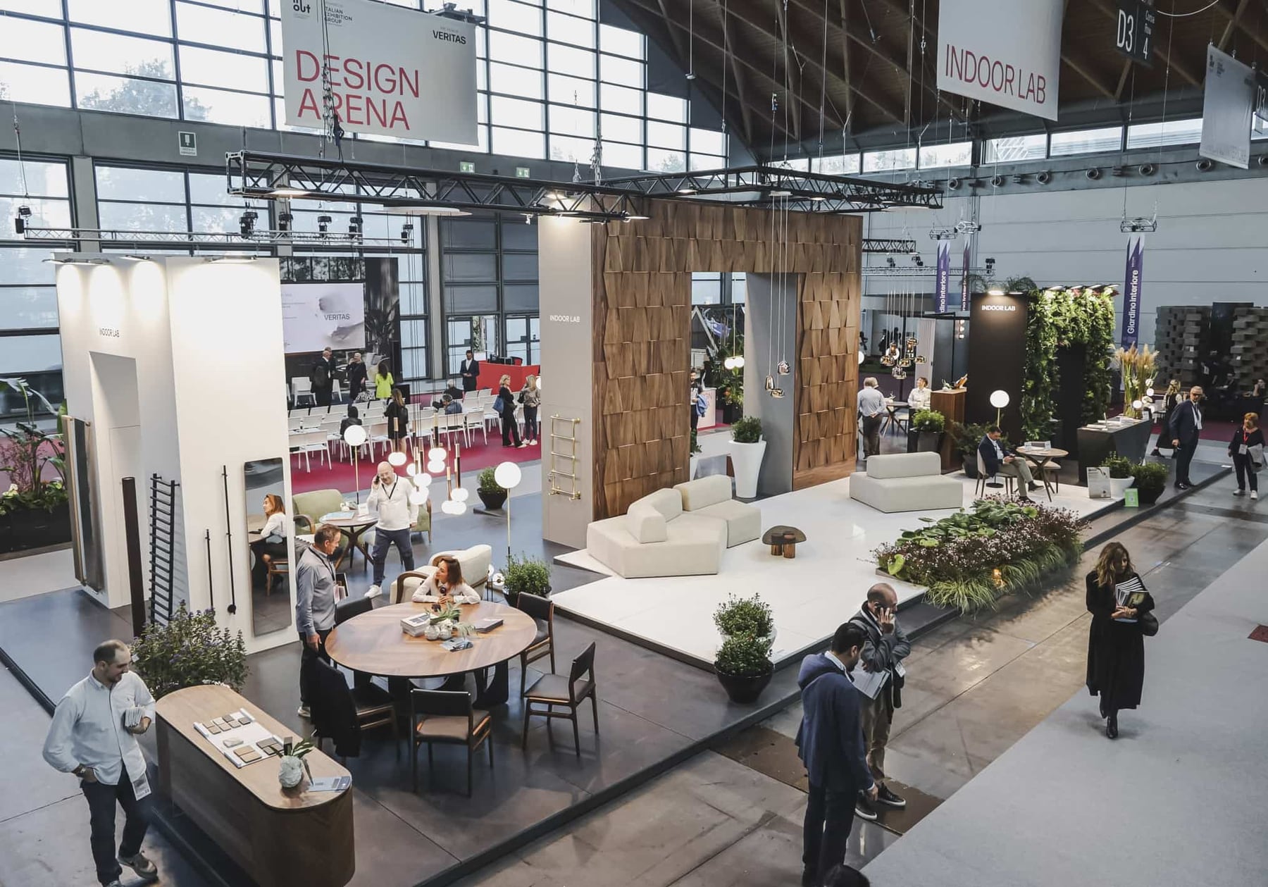 L'area Design Arena di InOut, con gli allestimenti degli espositori