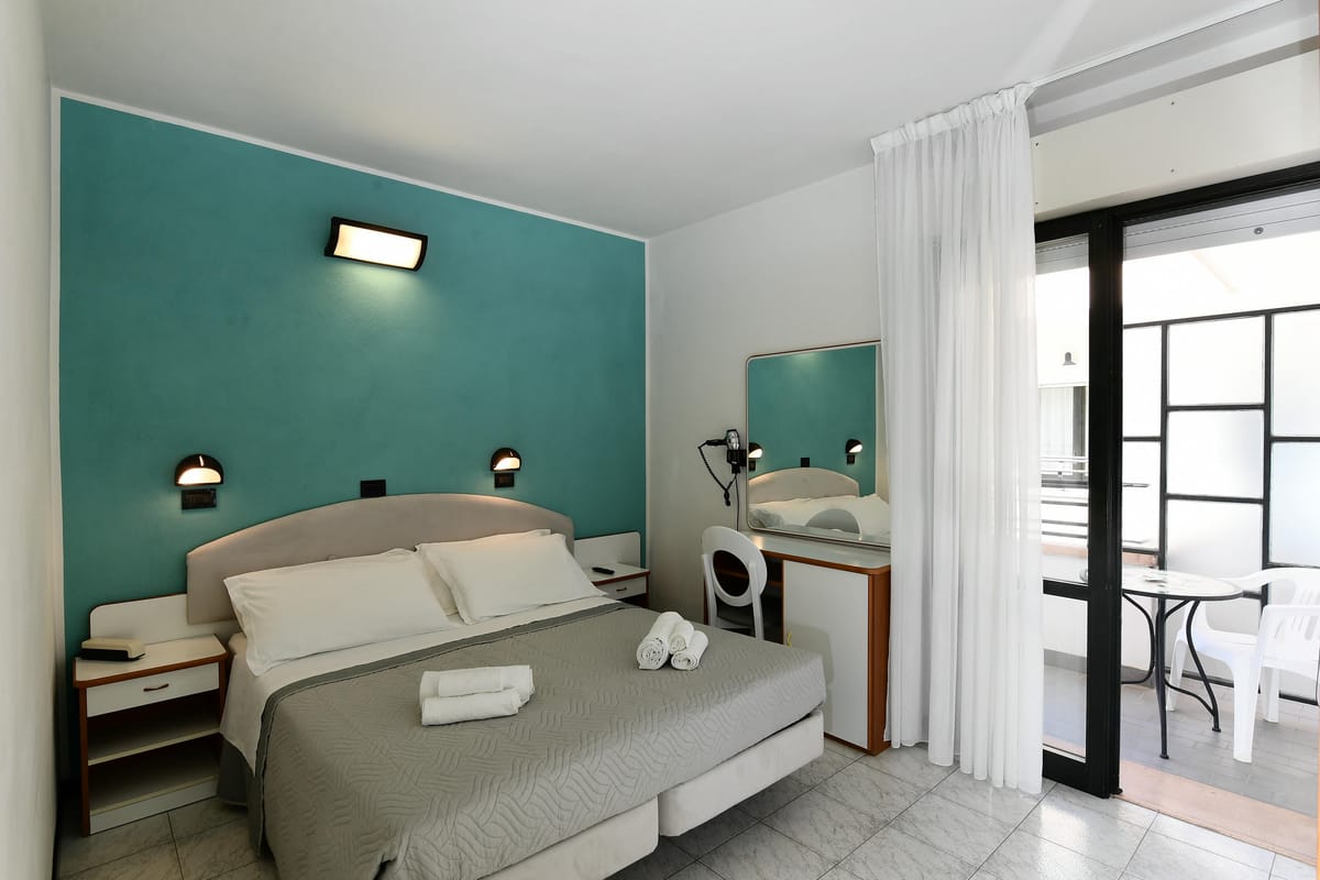 Camera Economy con letto matrimoniale e terrazzo privato